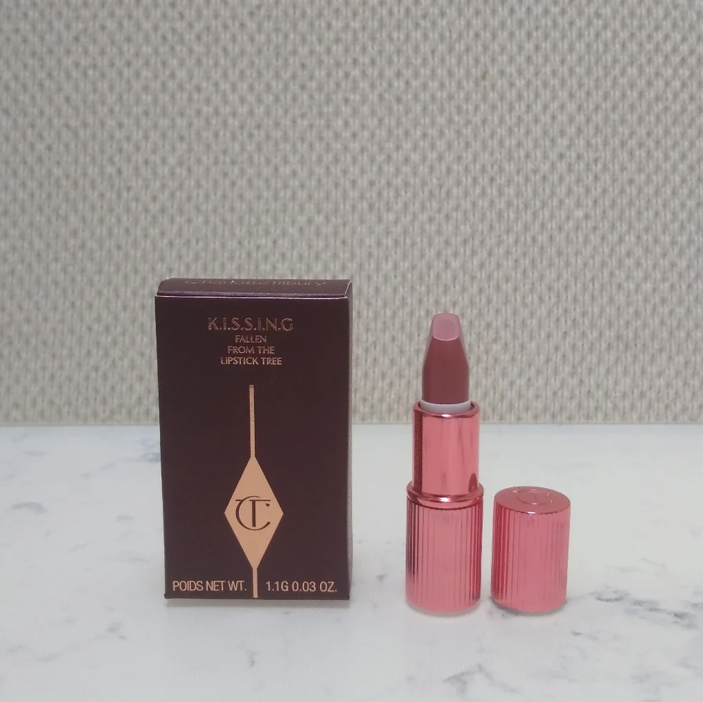 Charlotte Tilbury K.I.S.S.I.N.G Lipstick Icon Baby Mini Size .03 Oz - Picture 1 of 8
